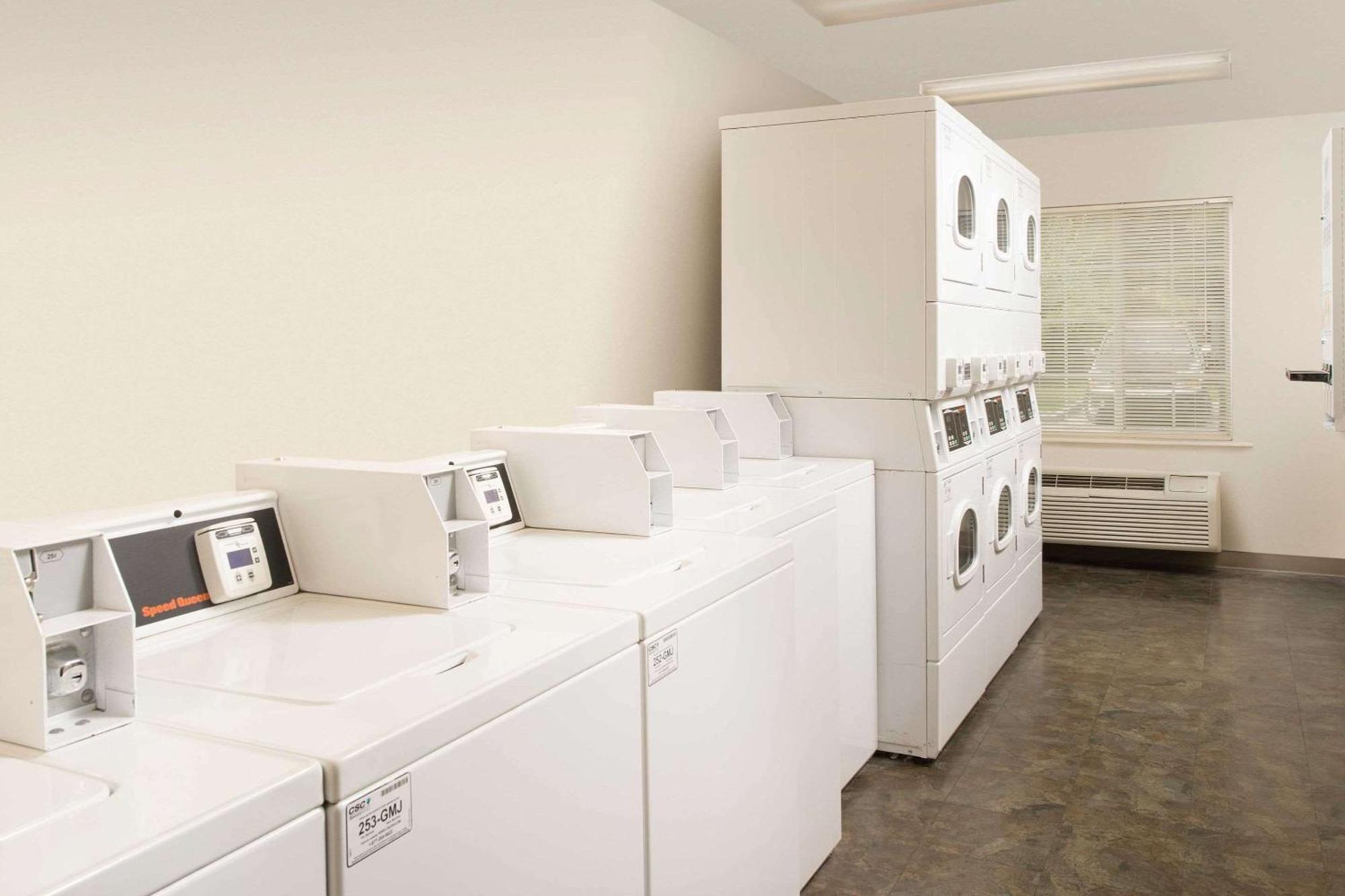 Woodspring Suites Savannah Garden City Exteriér fotografie